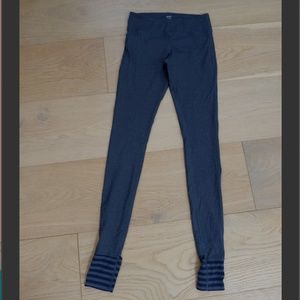 Tonic leggings with foot stirrup